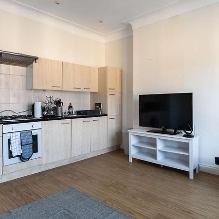 Two Bedroom Apartment In Tooting Londra Exterior foto