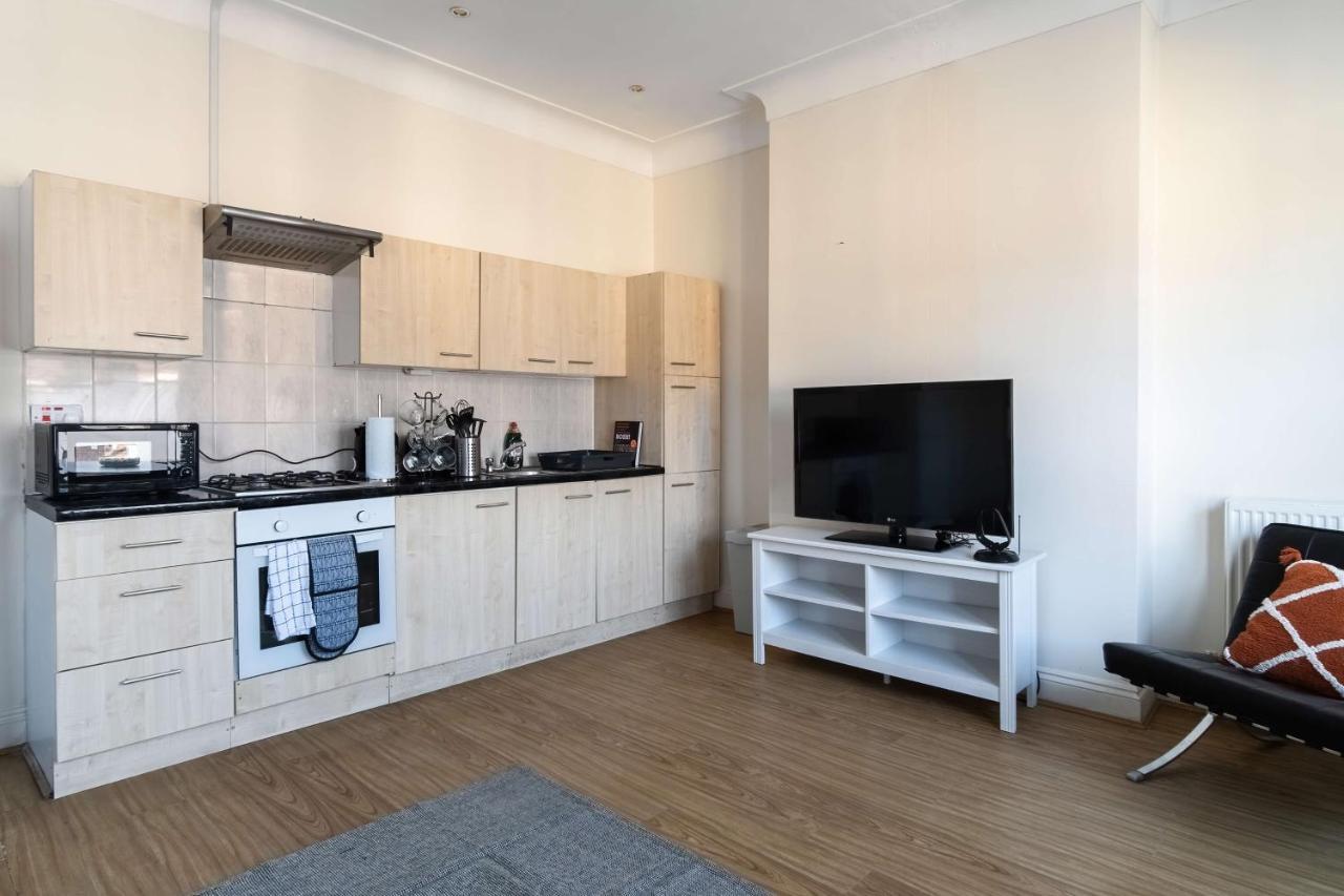 Two Bedroom Apartment In Tooting Londra Exterior foto