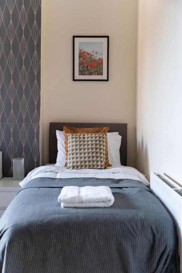 Two Bedroom Apartment In Tooting Londra Exterior foto