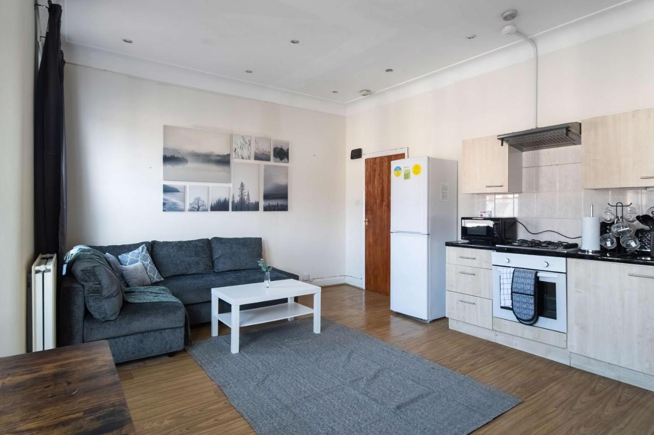 Two Bedroom Apartment In Tooting Londra Exterior foto