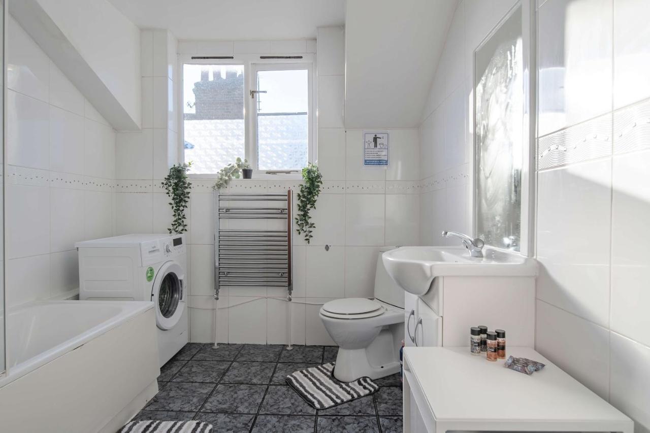 Two Bedroom Apartment In Tooting Londra Exterior foto